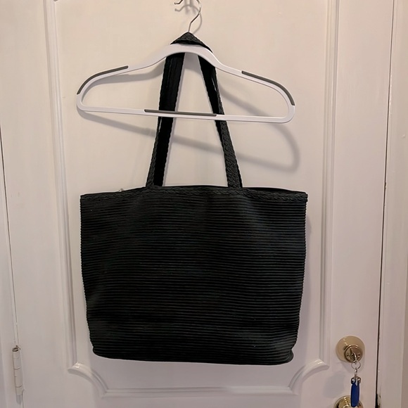 Coldwater Creek large black woven shoulder zip tote VGUC - Picture 2 of 7
